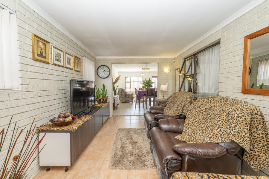 3 Bedroom Property for Sale in De Oude Spruit Western Cape